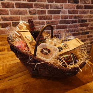 Zelf je pakket samenstellen met bijenproducten. Online cadeaupakket met honing bestellen.