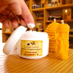 Verzorgingsproducten bestellen doe je in deze online honingwinkel. Honing shampoo en royal jelly propolis zalf crème en honingzeep kopen. 