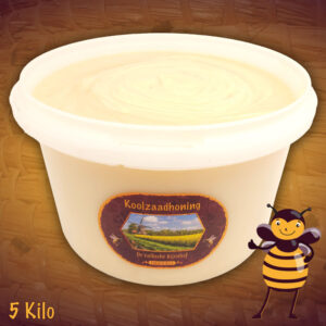Deze emmer koolzaadhoning bevat een licht gekleurde dikke cremehoning. Je kunt deze 5 kilo koolzaadhoning in emmer kopen.